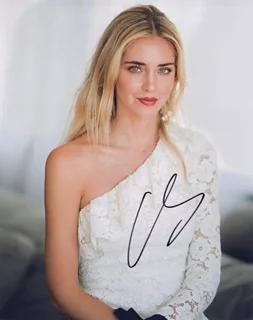 Chiara Ferragni autograph