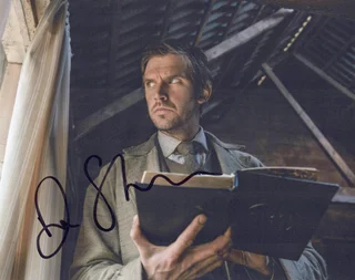 Dan Stevens autograph