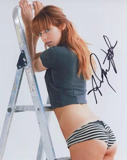 Analeigh Tipton autograph