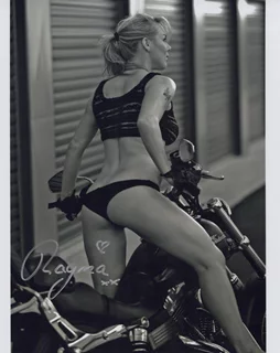 Rayma Fisher autograph