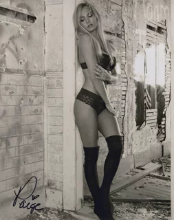 Paige Hudson autograph