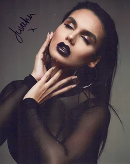 Juvahn Victoria autograph