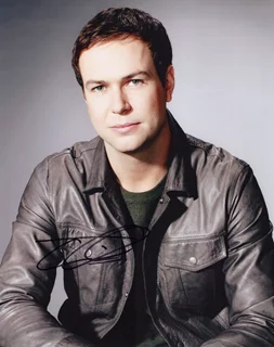 Taran Killam autograph