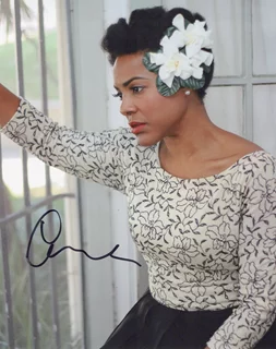 Courtney Sauls autograph