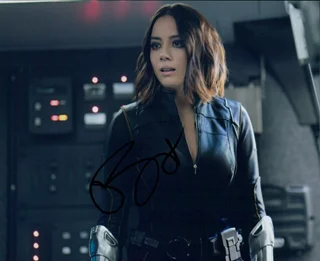 Chloe Bennet autograph