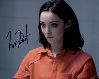 Emma Dumont autograph