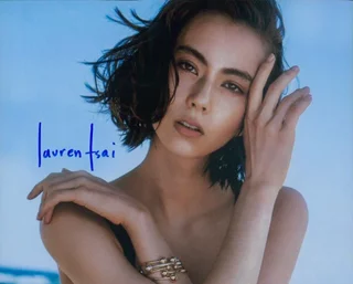 Lauren Tsai autograph