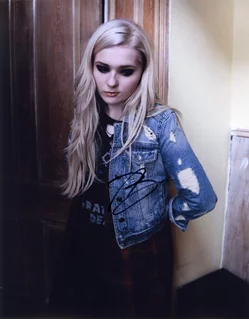 Abigail Breslin autograph