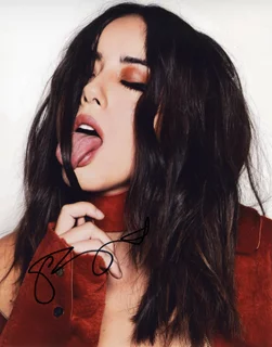 Chloe Bennet autograph