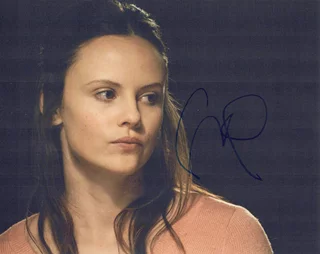 Sarah Ramos autograph
