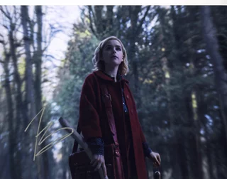 Kiernan Shipka autograph