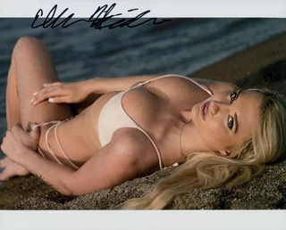 Ellie Heiden autograph