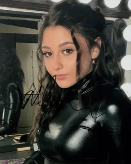 Issie Swickle autograph