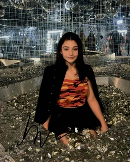 Issie Swickle autograph