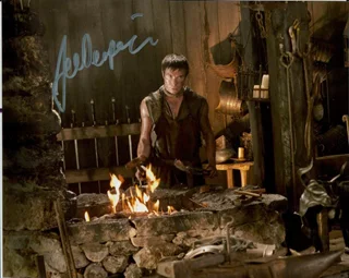 Joe Dempsie autograph
