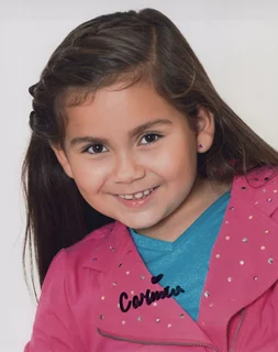 Carmina Garay autograph