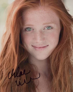 Chloe Ray Warmoth autograph