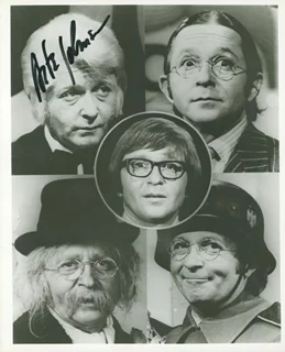 Arte Johnson autograph