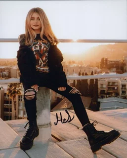 Haley Sullivan autograph