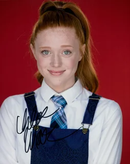 Chloe Ray Warmoth autograph