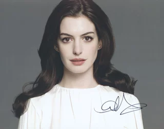 Anne Hathaway autograph