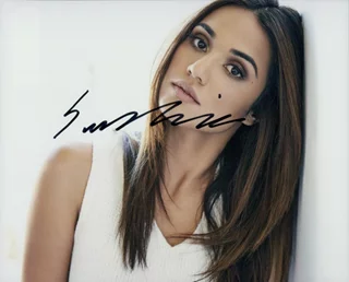 Summer Bishil autograph