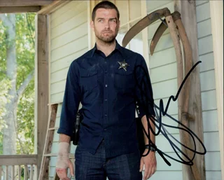 Antony Starr autograph