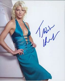 Tricia Helfer autograph