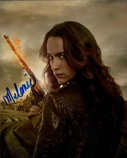 Melanie Scrofano autograph