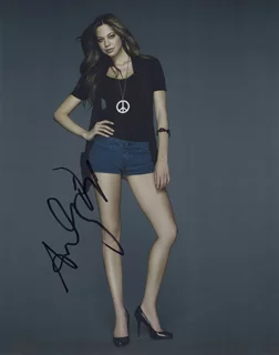 Analeigh Tipton autograph