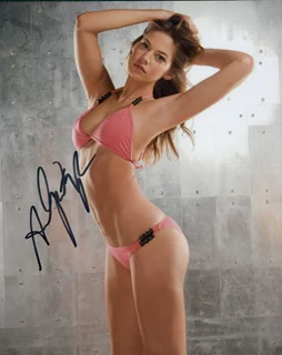Analeigh Tipton autograph