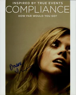 Dreama Walker autograph