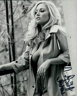 Amy Leigh Andrews autograph