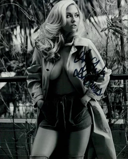 Amy Leigh Andrews autograph