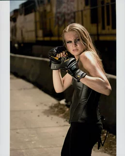 Rachelle Henry autograph