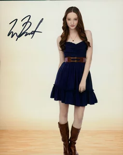 Emma Dumont autograph