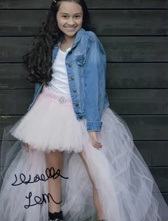 Isabella Leon autograph