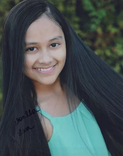 Isabella Leon autograph