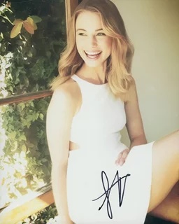 Lucy Fry autograph