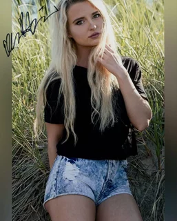 Ellie Heiden autograph