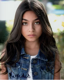 Mercedes Lomelino autograph