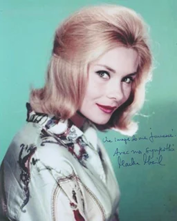 Macha Meril autograph