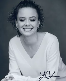 Laura Chinn autograph