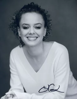 Laura Chinn autograph