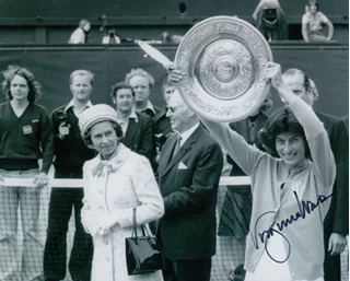 Virginia Wade autograph