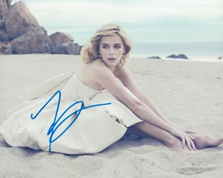 Kiernan Shipka autograph