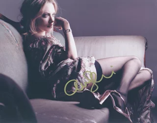 Amanda Seyfried autograph