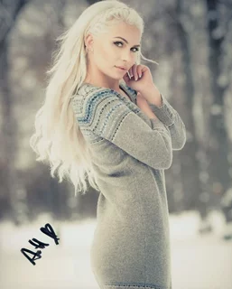 Amalie Helene autograph