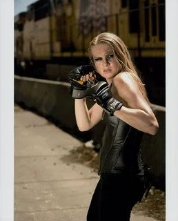 Rachelle Henry autograph