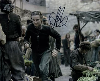 Faye Marsay autograph